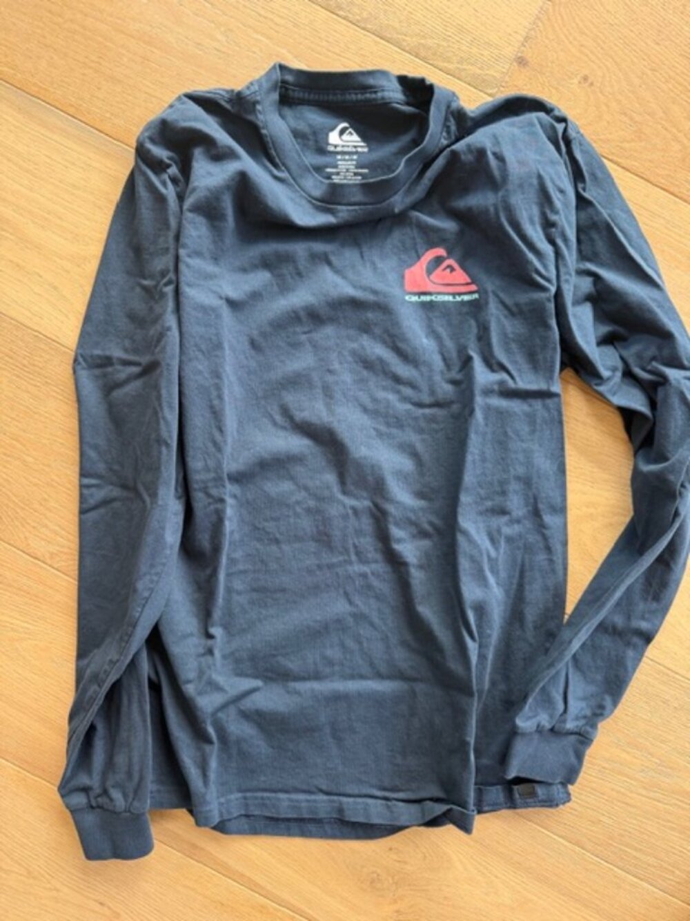 Quicksilver Long Sleeve T-shirt  size M